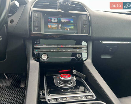 Чорний Ягуар Ф-Пейс, об'ємом двигуна 2 л та пробігом 153 тис. км за 24290 $, фото 19 на Automoto.ua