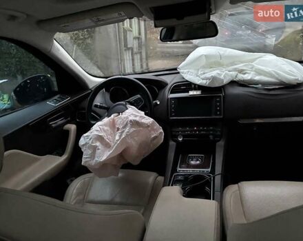 Чорний Ягуар Ф-Пейс, об'ємом двигуна 3 л та пробігом 80 тис. км за 12350 $, фото 9 на Automoto.ua