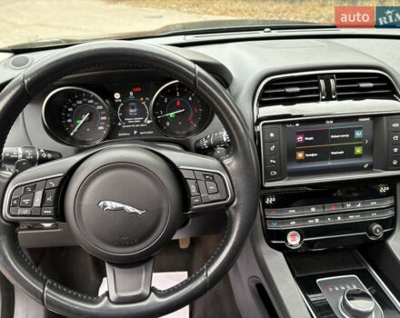 Черный Ягуар Ф-Пейс, объемом двигателя 2 л и пробегом 220 тыс. км за 22200 $, фото 32 на Automoto.ua