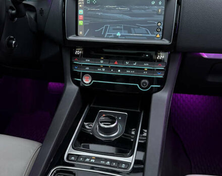 Чорний Ягуар Ф-Пейс, об'ємом двигуна 2.96 л та пробігом 141 тис. км за 22000 $, фото 8 на Automoto.ua