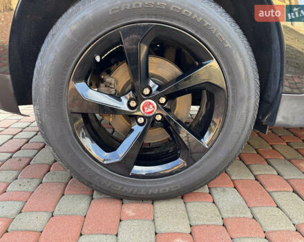 Черный Ягуар Ф-Пейс, объемом двигателя 2 л и пробегом 173 тыс. км за 22000 $, фото 6 на Automoto.ua