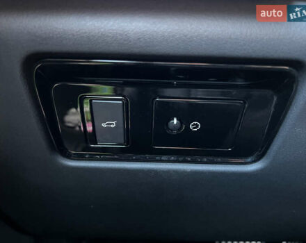 Черный Ягуар Ф-Пейс, объемом двигателя 2 л и пробегом 168 тыс. км за 22500 $, фото 26 на Automoto.ua