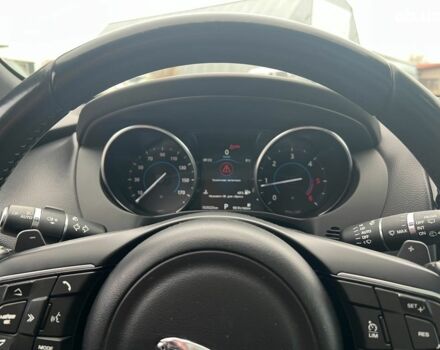 Черный Ягуар Ф-Пейс, объемом двигателя 2 л и пробегом 153 тыс. км за 24290 $, фото 18 на Automoto.ua