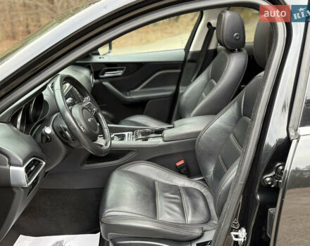 Черный Ягуар Ф-Пейс, объемом двигателя 2 л и пробегом 220 тыс. км за 22200 $, фото 31 на Automoto.ua