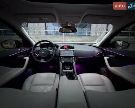 Чорний Ягуар Ф-Пейс, об'ємом двигуна 2.96 л та пробігом 141 тис. км за 22000 $, фото 11 на Automoto.ua