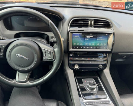 Черный Ягуар Ф-Пейс, объемом двигателя 2 л и пробегом 173 тыс. км за 22000 $, фото 20 на Automoto.ua