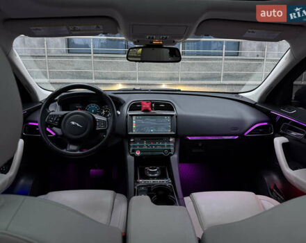 Чорний Ягуар Ф-Пейс, об'ємом двигуна 2.96 л та пробігом 141 тис. км за 22000 $, фото 10 на Automoto.ua