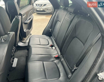 Чорний Ягуар Ф-Пейс, об'ємом двигуна 2 л та пробігом 153 тис. км за 24290 $, фото 26 на Automoto.ua