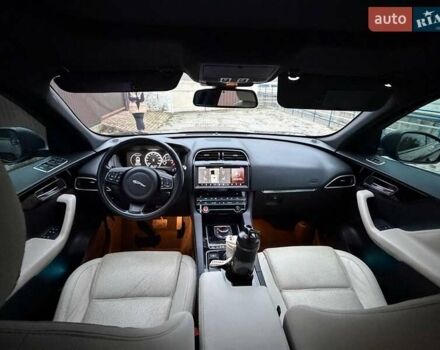 Чорний Ягуар Ф-Пейс, об'ємом двигуна 2 л та пробігом 152 тис. км за 24800 $, фото 4 на Automoto.ua