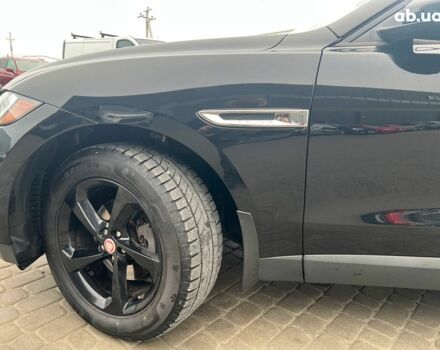 Черный Ягуар Ф-Пейс, объемом двигателя 2 л и пробегом 153 тыс. км за 24290 $, фото 2 на Automoto.ua