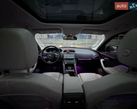 Чорний Ягуар Ф-Пейс, об'ємом двигуна 2.96 л та пробігом 141 тис. км за 22000 $, фото 9 на Automoto.ua