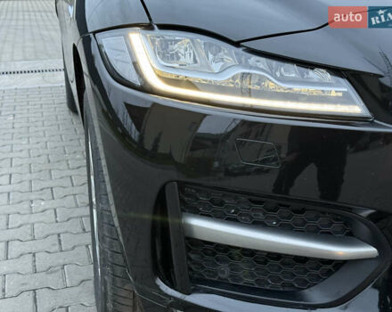 Черный Ягуар Ф-Пейс, объемом двигателя 2 л и пробегом 237 тыс. км за 17950 $, фото 14 на Automoto.ua