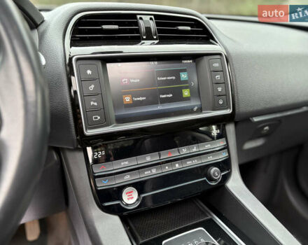 Черный Ягуар Ф-Пейс, объемом двигателя 2 л и пробегом 220 тыс. км за 22200 $, фото 33 на Automoto.ua