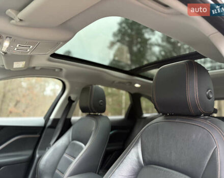 Черный Ягуар Ф-Пейс, объемом двигателя 2 л и пробегом 220 тыс. км за 22200 $, фото 37 на Automoto.ua