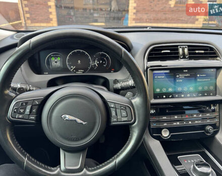 Черный Ягуар Ф-Пейс, объемом двигателя 2 л и пробегом 173 тыс. км за 22000 $, фото 19 на Automoto.ua