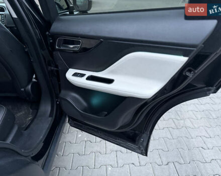 Черный Ягуар Ф-Пейс, объемом двигателя 2 л и пробегом 237 тыс. км за 17950 $, фото 36 на Automoto.ua