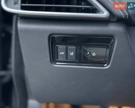 Черный Ягуар Ф-Пейс, объемом двигателя 2 л и пробегом 237 тыс. км за 17950 $, фото 23 на Automoto.ua