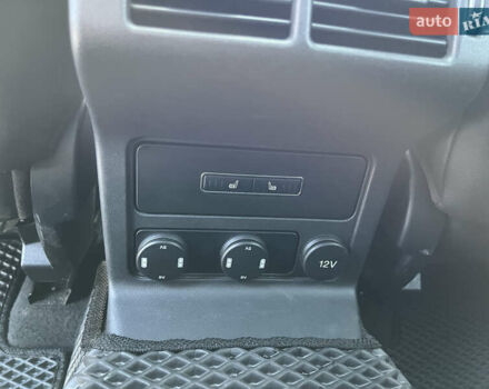 Черный Ягуар Ф-Пейс, объемом двигателя 2 л и пробегом 168 тыс. км за 22500 $, фото 21 на Automoto.ua