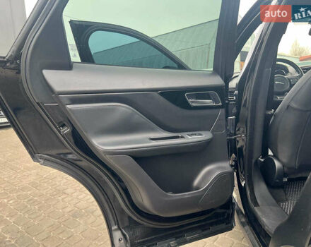 Чорний Ягуар Ф-Пейс, об'ємом двигуна 2 л та пробігом 153 тис. км за 24290 $, фото 25 на Automoto.ua