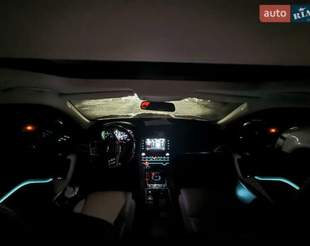 Черный Ягуар Ф-Пейс, объемом двигателя 2 л и пробегом 237 тыс. км за 17950 $, фото 44 на Automoto.ua