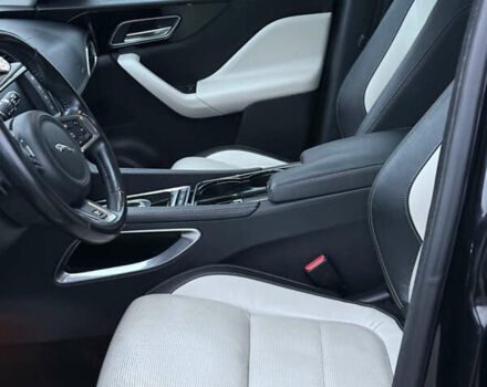 Черный Ягуар Ф-Пейс, объемом двигателя 2 л и пробегом 237 тыс. км за 17950 $, фото 15 на Automoto.ua