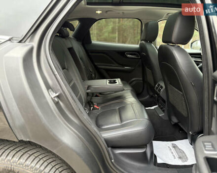 Черный Ягуар Ф-Пейс, объемом двигателя 2 л и пробегом 220 тыс. км за 22200 $, фото 43 на Automoto.ua