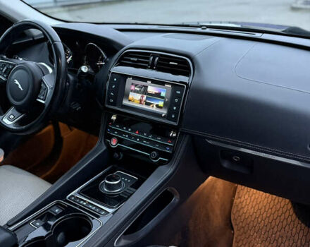 Черный Ягуар Ф-Пейс, объемом двигателя 2 л и пробегом 237 тыс. км за 17950 $, фото 39 на Automoto.ua