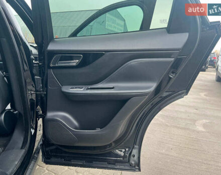 Чорний Ягуар Ф-Пейс, об'ємом двигуна 2 л та пробігом 153 тис. км за 24290 $, фото 23 на Automoto.ua