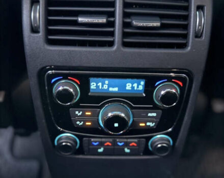 Черный Ягуар Ф-Пейс, объемом двигателя 2 л и пробегом 237 тыс. км за 17950 $, фото 28 на Automoto.ua