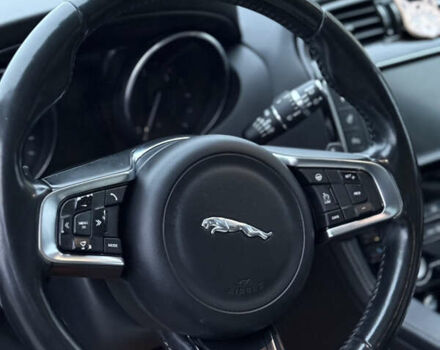 Черный Ягуар Ф-Пейс, объемом двигателя 2 л и пробегом 237 тыс. км за 17950 $, фото 17 на Automoto.ua