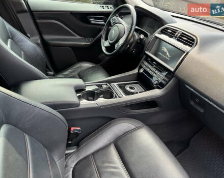 Черный Ягуар Ф-Пейс, объемом двигателя 2 л и пробегом 173 тыс. км за 22000 $, фото 13 на Automoto.ua