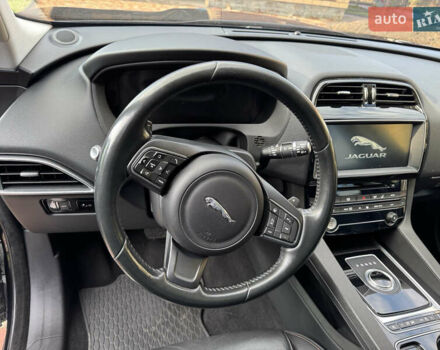 Черный Ягуар Ф-Пейс, объемом двигателя 2 л и пробегом 173 тыс. км за 22000 $, фото 16 на Automoto.ua