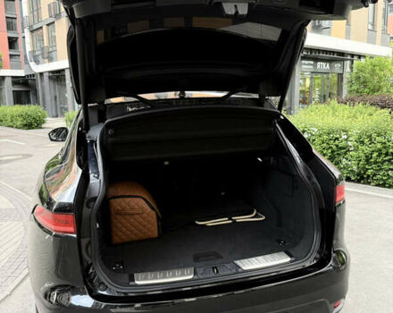 Черный Ягуар Ф-Пейс, объемом двигателя 3 л и пробегом 167 тыс. км за 25500 $, фото 11 на Automoto.ua