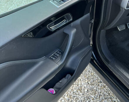 Черный Ягуар Ф-Пейс, объемом двигателя 2 л и пробегом 168 тыс. км за 22500 $, фото 22 на Automoto.ua