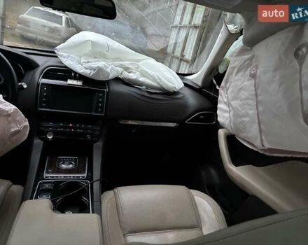 Чорний Ягуар Ф-Пейс, об'ємом двигуна 3 л та пробігом 80 тис. км за 12350 $, фото 10 на Automoto.ua