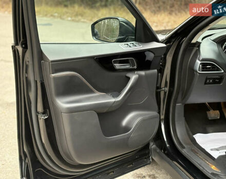 Черный Ягуар Ф-Пейс, объемом двигателя 2 л и пробегом 220 тыс. км за 22200 $, фото 28 на Automoto.ua