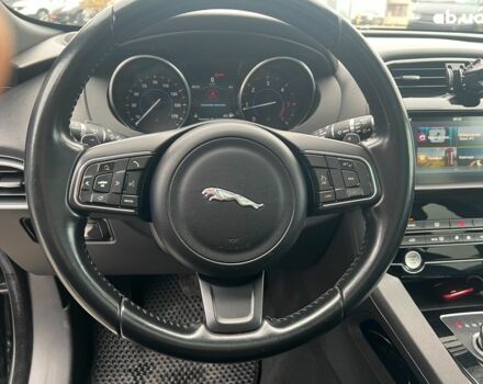 Черный Ягуар Ф-Пейс, объемом двигателя 2 л и пробегом 153 тыс. км за 24290 $, фото 17 на Automoto.ua