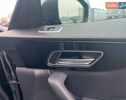 Чорний Ягуар Ф-Пейс, об'ємом двигуна 2 л та пробігом 153 тис. км за 24290 $, фото 32 на Automoto.ua