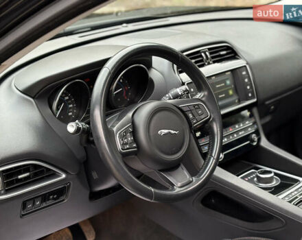 Черный Ягуар Ф-Пейс, объемом двигателя 2 л и пробегом 220 тыс. км за 22200 $, фото 29 на Automoto.ua