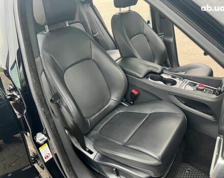 Черный Ягуар Ф-Пейс, объемом двигателя 2 л и пробегом 153 тыс. км за 24290 $, фото 22 на Automoto.ua