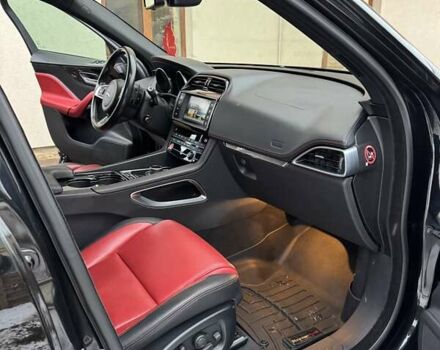 Чорний Ягуар Ф-Пейс, об'ємом двигуна 2 л та пробігом 123 тис. км за 23500 $, фото 24 на Automoto.ua