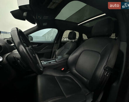Черный Ягуар Ф-Пейс, объемом двигателя 2 л и пробегом 178 тыс. км за 19000 $, фото 11 на Automoto.ua