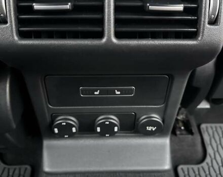 Чорний Ягуар Ф-Пейс, об'ємом двигуна 2 л та пробігом 123 тис. км за 23500 $, фото 20 на Automoto.ua