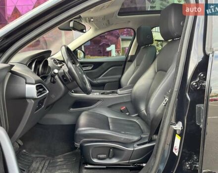 Ягуар Ф-Пейс 2017 в Киеве на Automoto.ua Черный Ягуар Ф-Пейс, объемом двигателя 2 л и пробегом 214 тыс. км за 20990 $, фото 8 на Automoto.ua