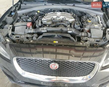 Черный Ягуар Ф-Пейс, объемом двигателя 3 л и пробегом 79 тыс. км за 4000 $, фото 11 на Automoto.ua