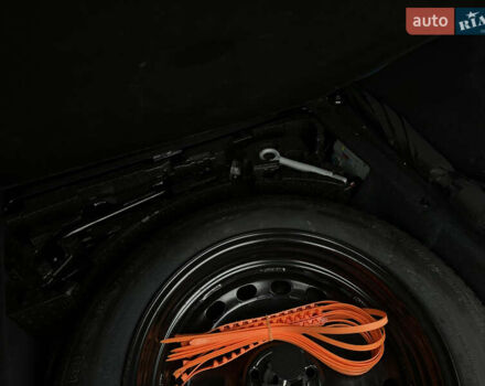 Черный Ягуар Ф-Пейс, объемом двигателя 2 л и пробегом 178 тыс. км за 19000 $, фото 23 на Automoto.ua