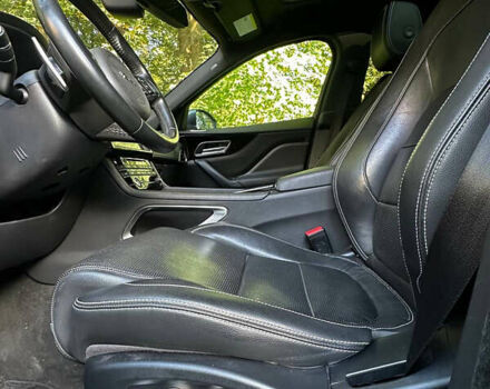 Черный Ягуар Ф-Пейс, объемом двигателя 3 л и пробегом 58 тыс. км за 28700 $, фото 12 на Automoto.ua