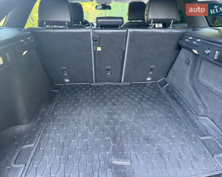 Черный Ягуар Ф-Пейс, объемом двигателя 2 л и пробегом 179 тыс. км за 19300 $, фото 10 на Automoto.ua