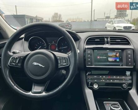 Чорний Ягуар Ф-Пейс, об'ємом двигуна 2 л та пробігом 214 тис. км за 18990 $, фото 13 на Automoto.ua