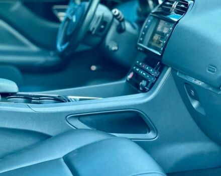 Черный Ягуар Ф-Пейс, объемом двигателя 3 л и пробегом 3 тыс. км за 21000 $, фото 5 на Automoto.ua